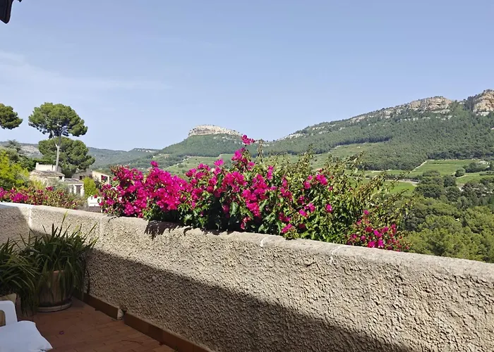 T2 A * Cassis