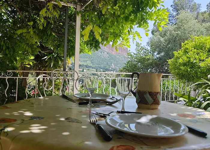 T2 A Apartment Cassis