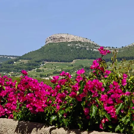 T2 A * Cassis